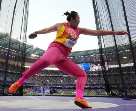 kaiyun-TL观众热烈欢呼！，内马尔迎来十五赛季出色发挥赛场气氛高涨(乌兰图雅飞舞)