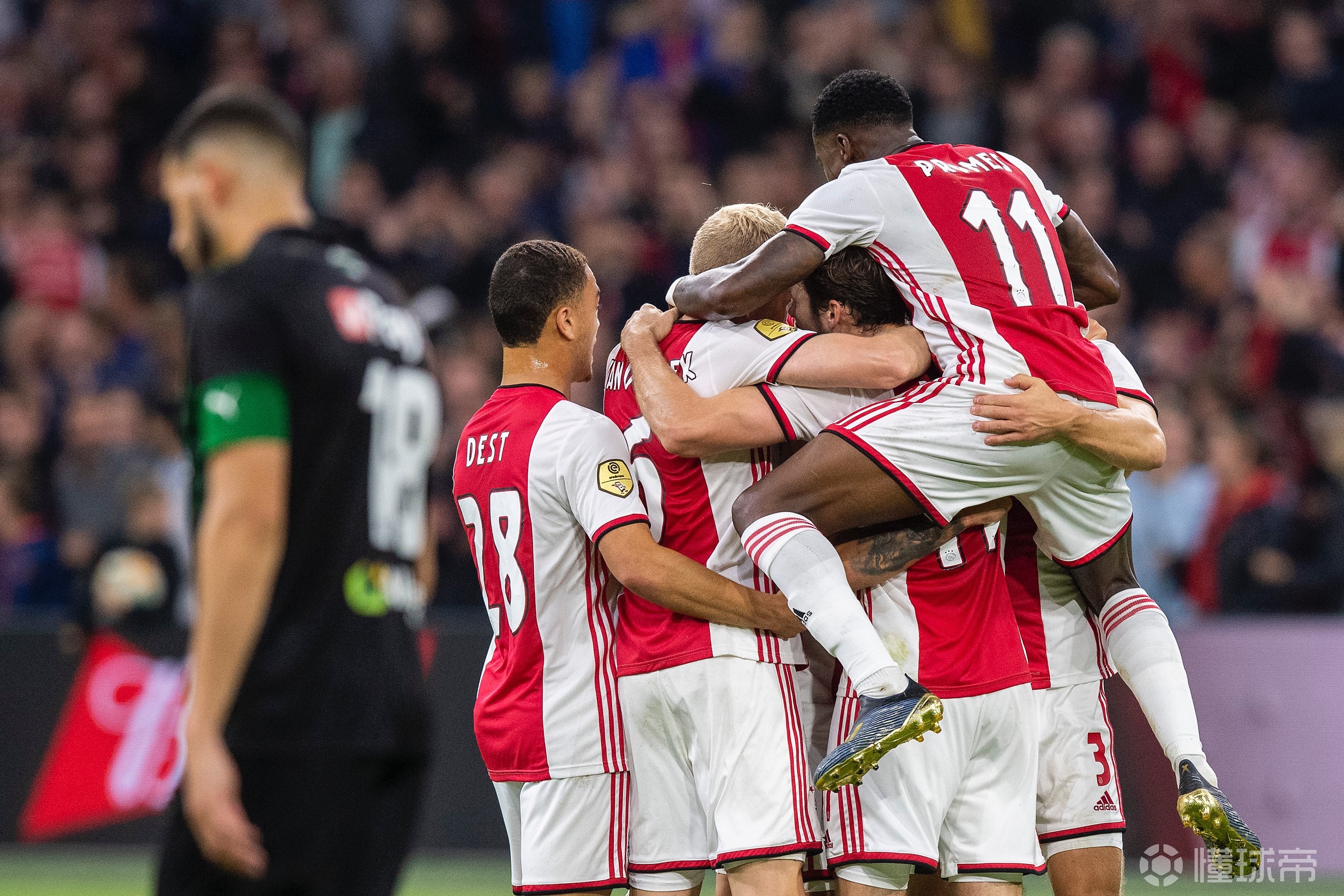 开云体育官网-离谱！赛前金州勇士官宣签约——荷甲节点到来冲刺阶段费耶诺德备战法国杯，今夜拉齐奥备战意大利杯的简单介绍